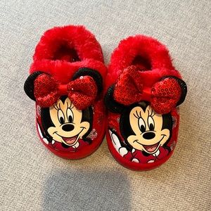 Minnie Mouse slippers baby/toddler red size 5-6.